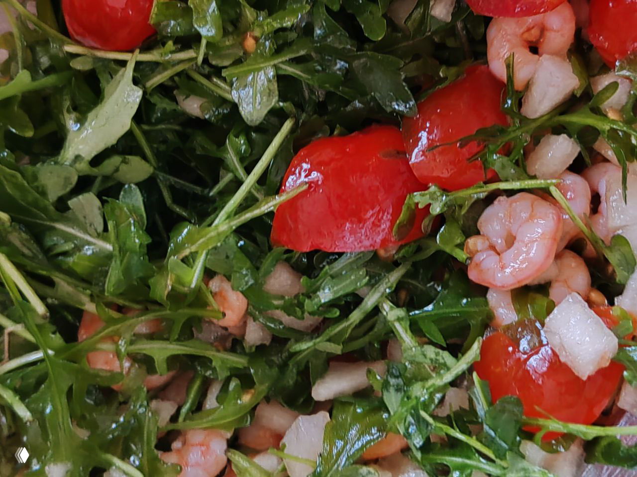 Лентяйства пост — салат с рукколой и креветками