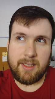 Фотография крупным планом: мужчина с бородой и тёмными волосами, смотрит в сторону; возможно автор поста или ведущий вебинара