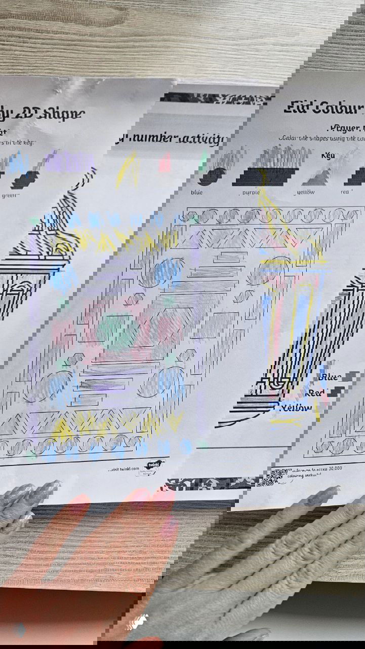 Раскраска по номерам и формам: дочь прочитала цвет