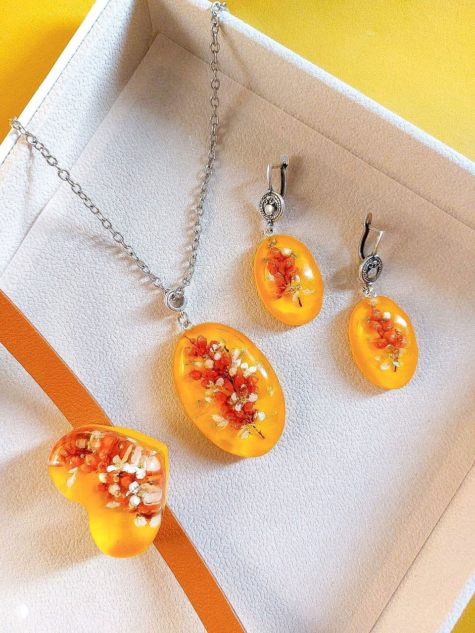 Работы учениц: композиции в эпоксидной смоле