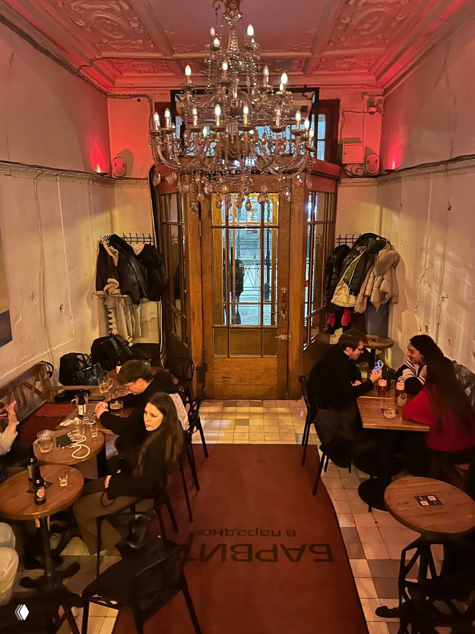 Бар «Витя» в парадной на ул. Восстания