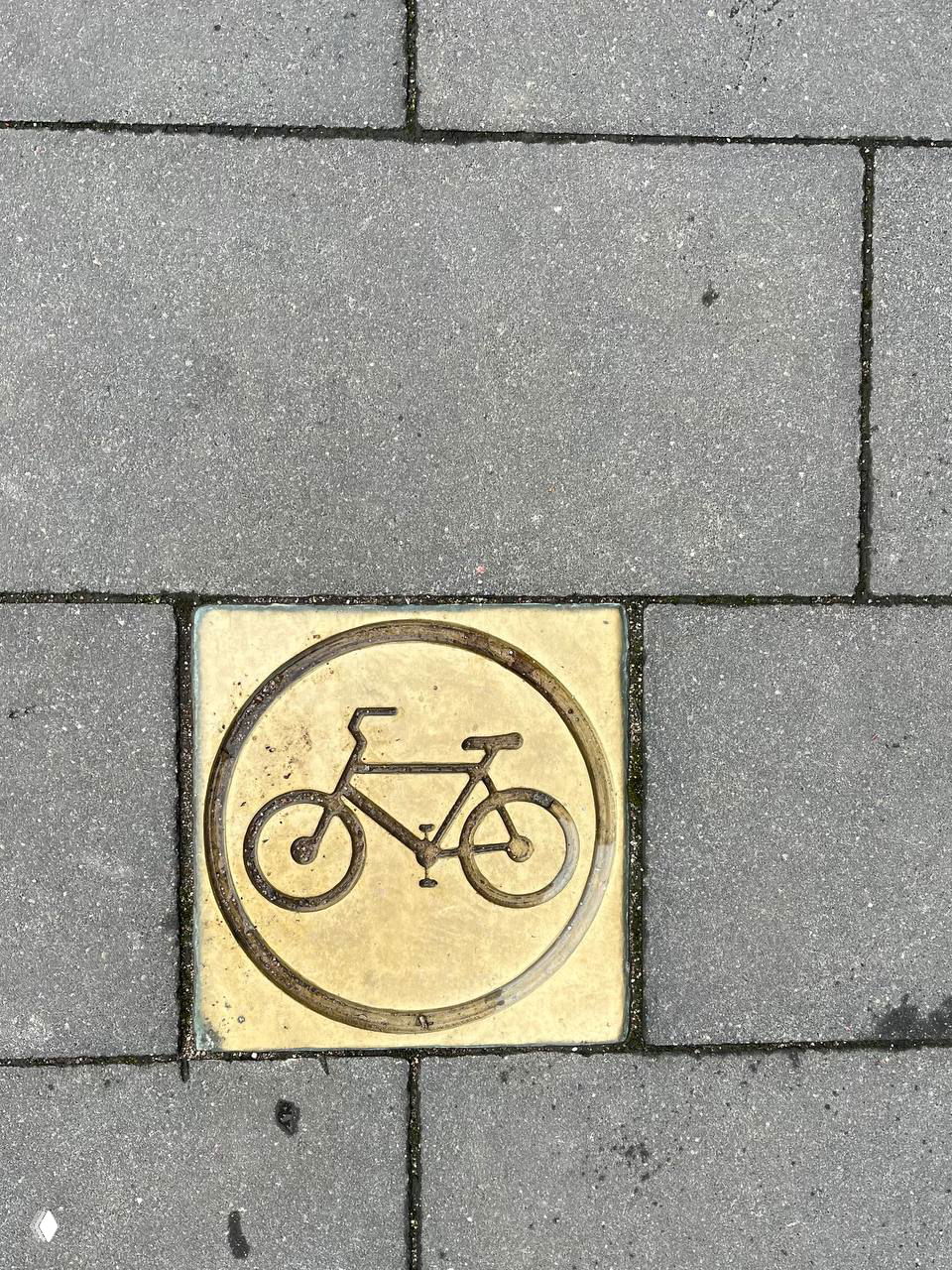 Милый знак «Велосипедная дорожка» в Черняховске