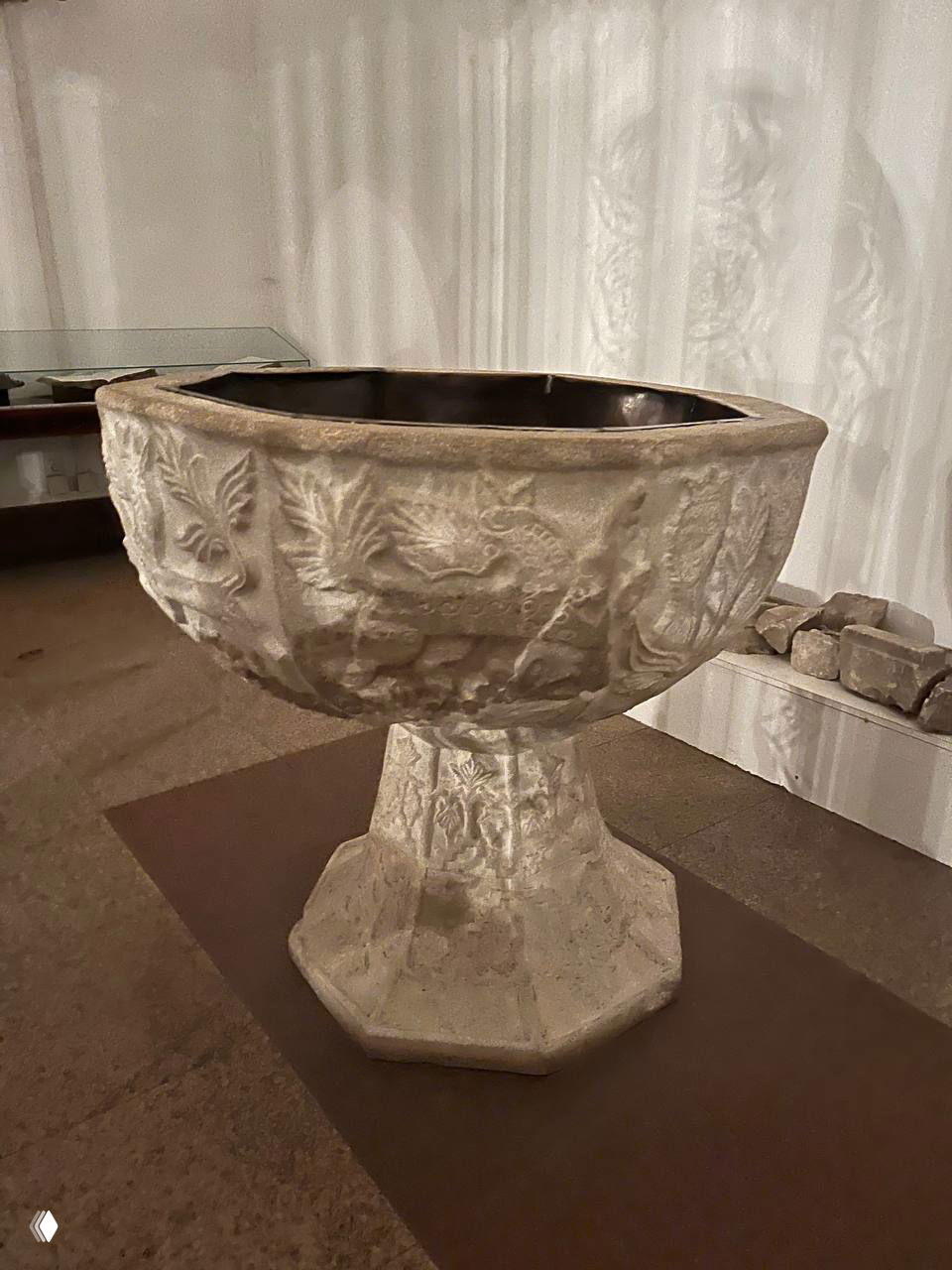 Крестильная купель XIV века в Кафедральном соборе