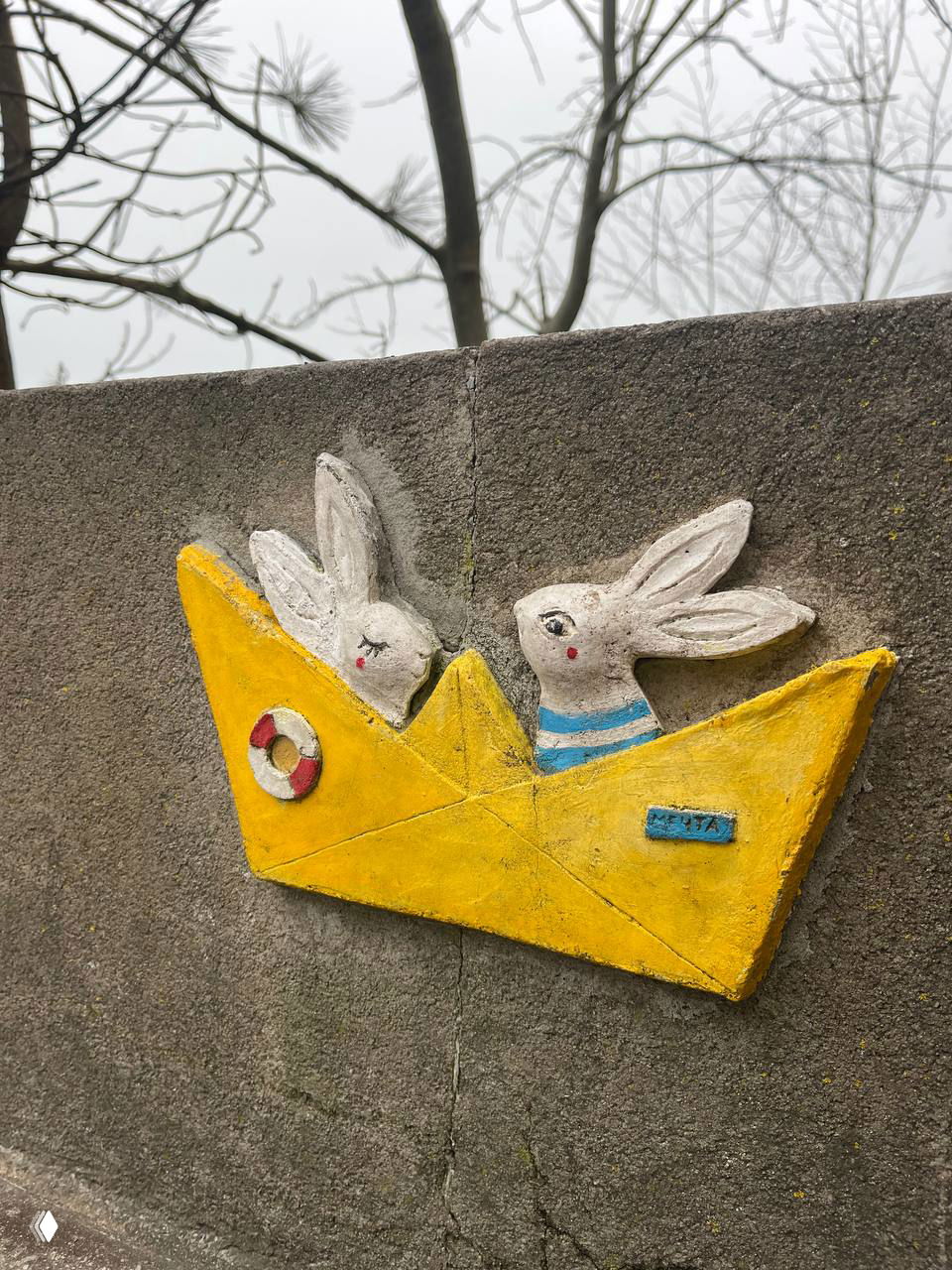 Зайчики на Центральной лестнице в Светлогорске