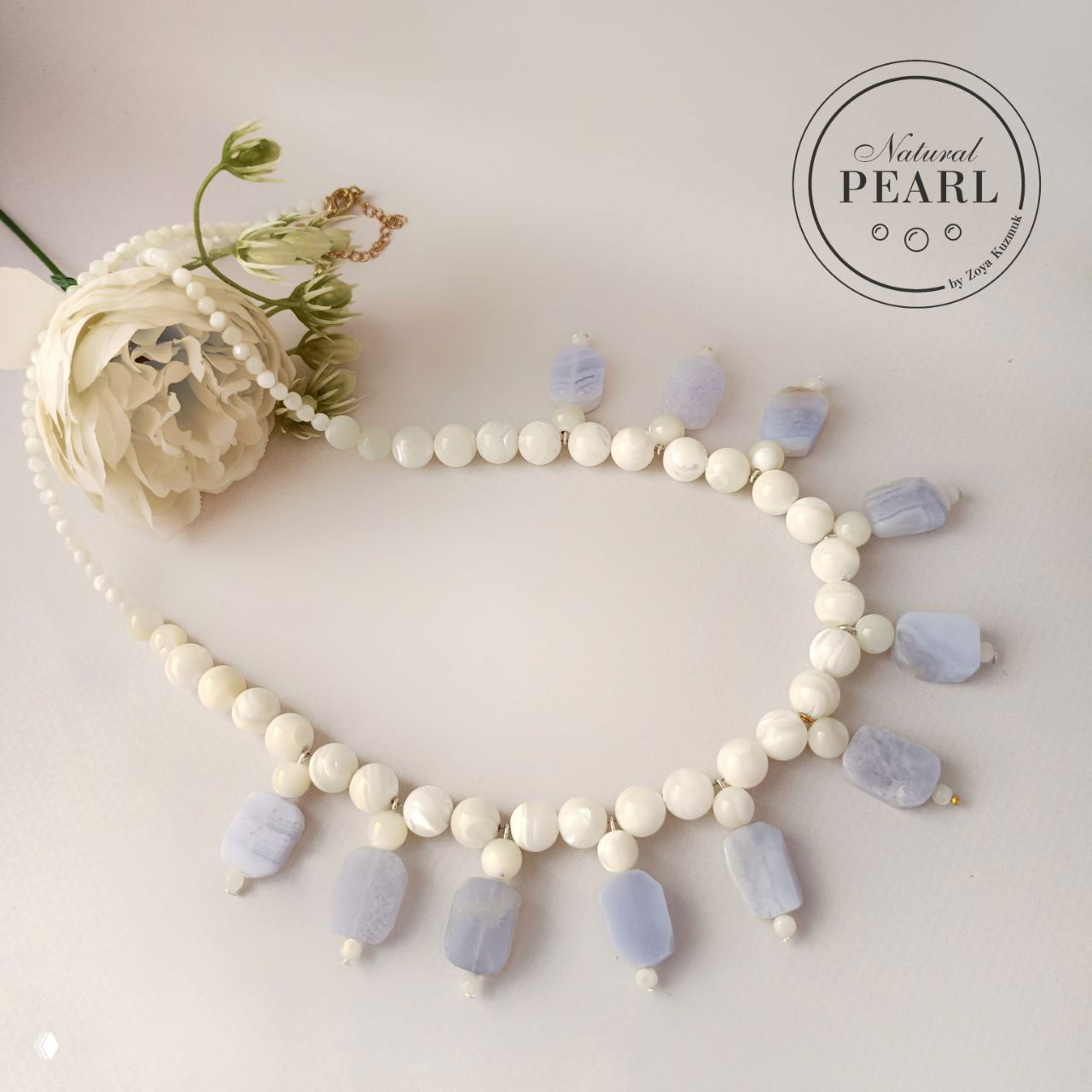 Колье из перламутра и сапфирина