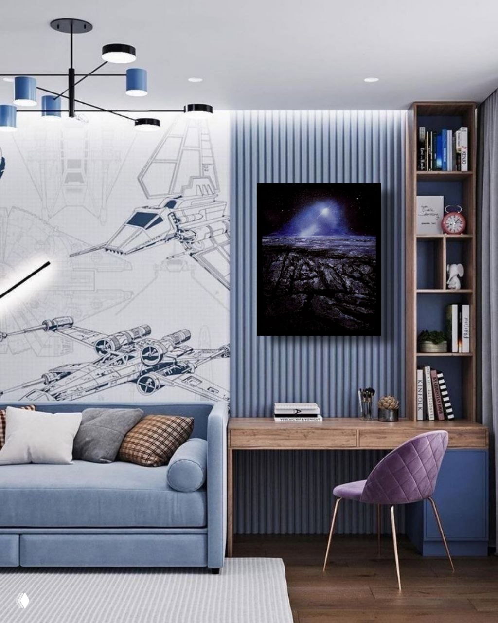 Рабочая зона ребёнка с синим диваном и настенной картиной космической тематики на фоне эскизов космических кораблей — сочетание игры и мечты.