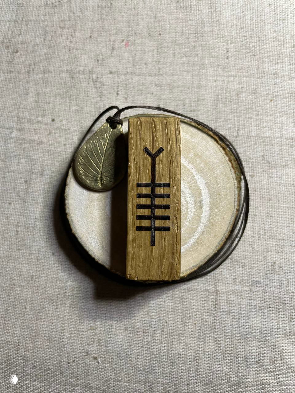 Огам Тис (Iodhadh) в перевёрнутом положении