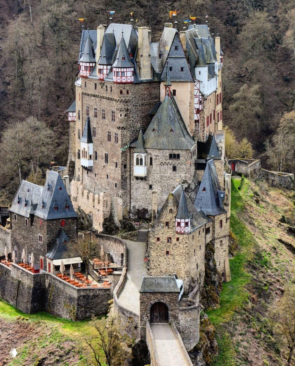 Замок Эльц и фильм «Девятая конфигурация»