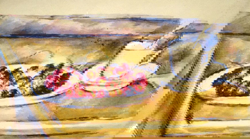 Натюрморт с вишнями на столе и чашкой — акварельная/живописная работа в тёплой палитре, похожая на картину, упомянутую в посте как украденная.