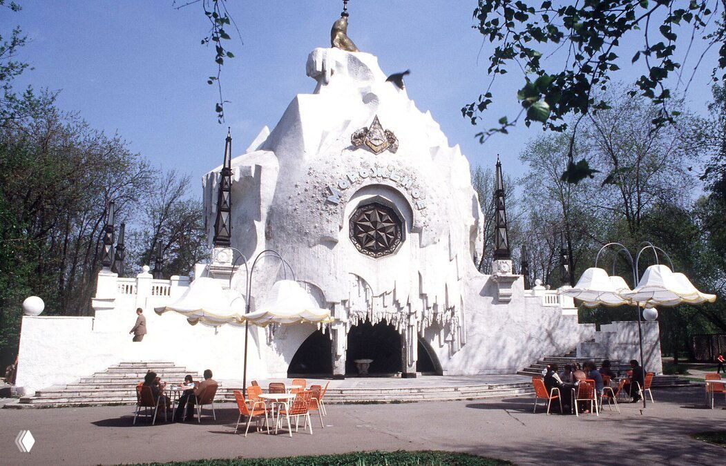 Как продавали мороженое в Москве в 1954 году