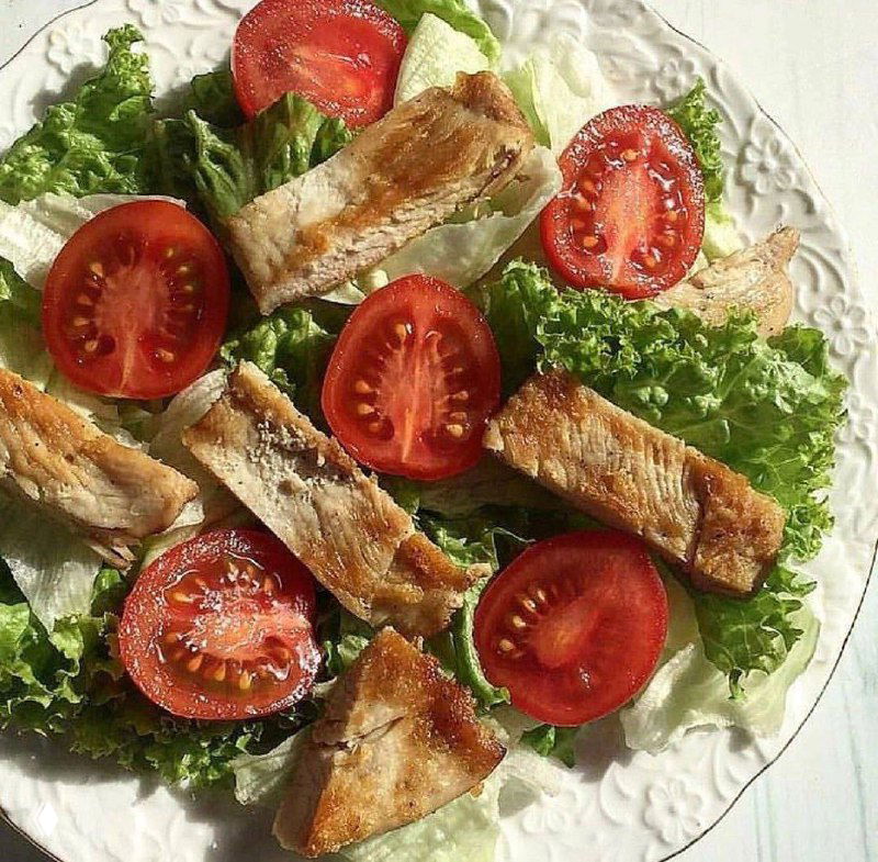 Салат с курицей для ужина