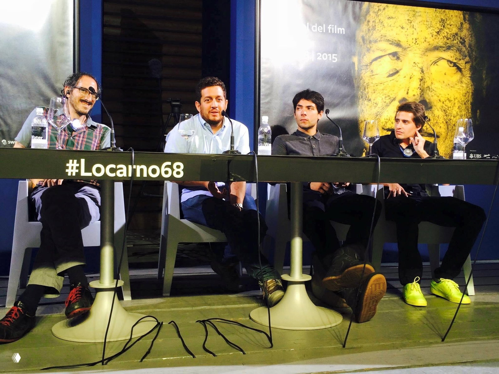 Пресс‑конференция команды «Te prometo anarquía» с табличкой #Locarno68; актёры и режиссёр, Мехико, 2015, архив.
