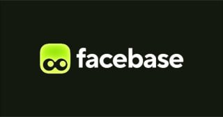 Логотип и фирменный знак facebase на тёмном фоне: зелёный иконографический символ и белая надпись «facebase», вариант‑превью платформы для анонса функций и интерфейса.